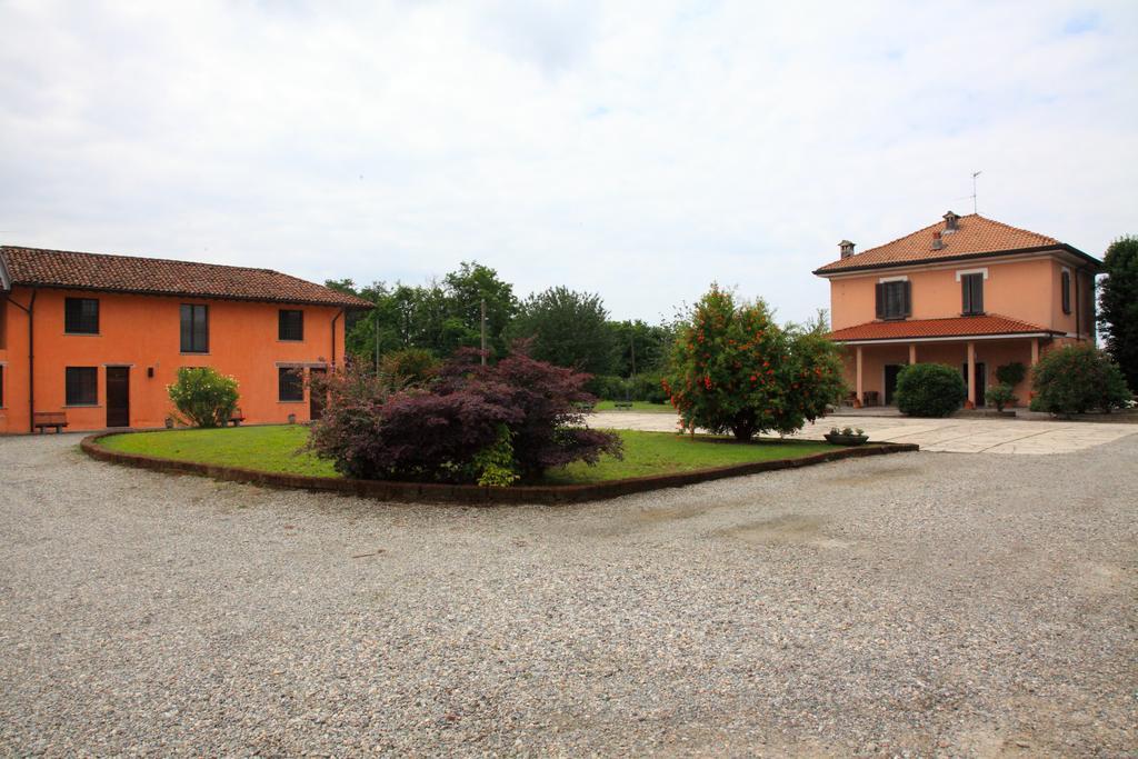 Locate di Triulzi Alloggio Agrituristico Cascina Tappa المظهر الخارجي الصورة