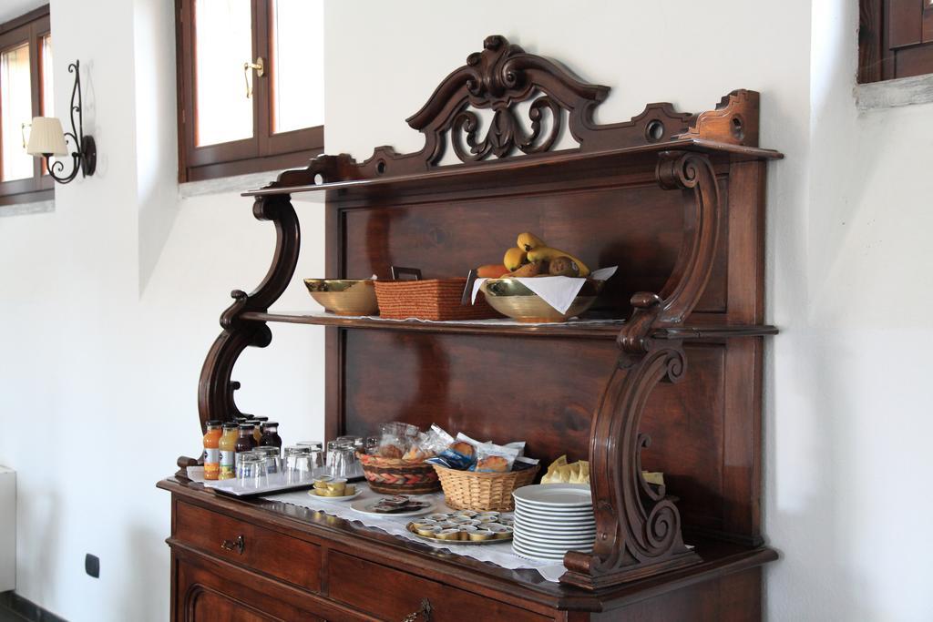 Locate di Triulzi Alloggio Agrituristico Cascina Tappa المظهر الخارجي الصورة