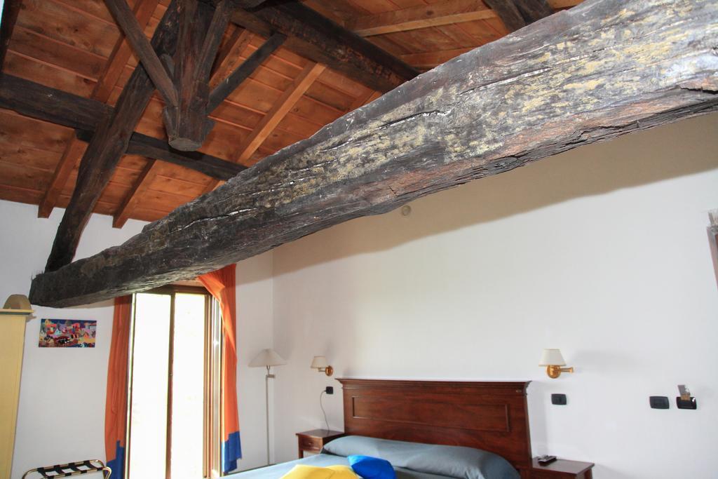 Locate di Triulzi Alloggio Agrituristico Cascina Tappa المظهر الخارجي الصورة