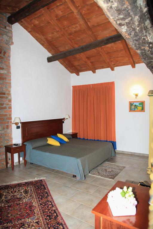 Locate di Triulzi Alloggio Agrituristico Cascina Tappa المظهر الخارجي الصورة