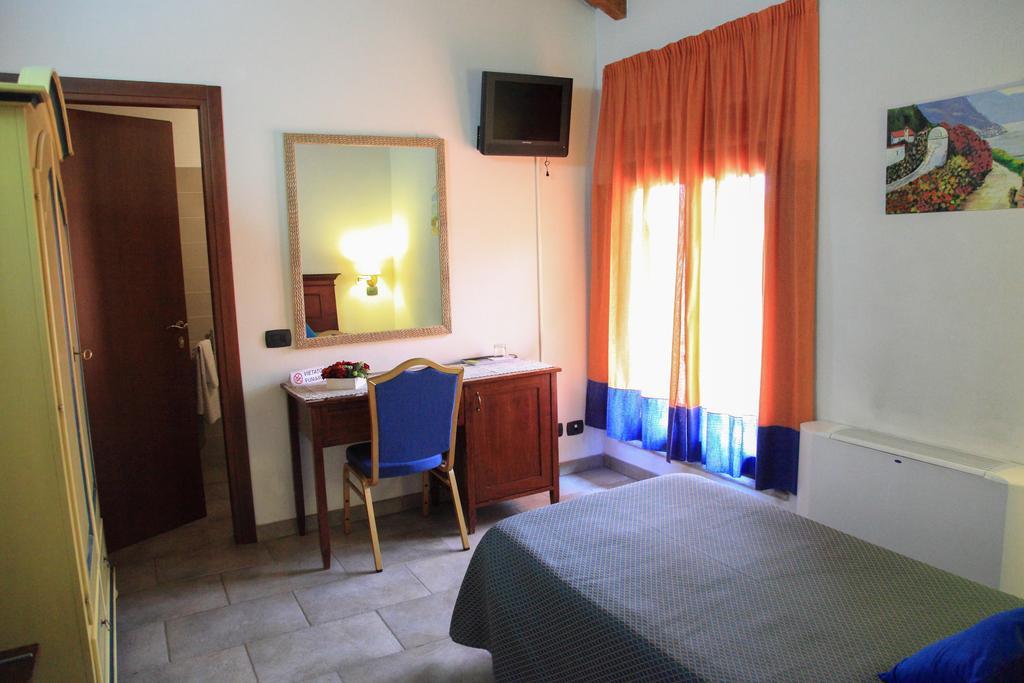 Locate di Triulzi Alloggio Agrituristico Cascina Tappa المظهر الخارجي الصورة