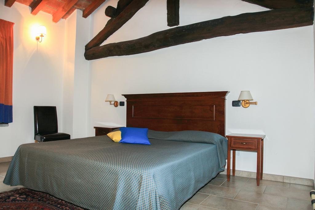 Locate di Triulzi Alloggio Agrituristico Cascina Tappa المظهر الخارجي الصورة