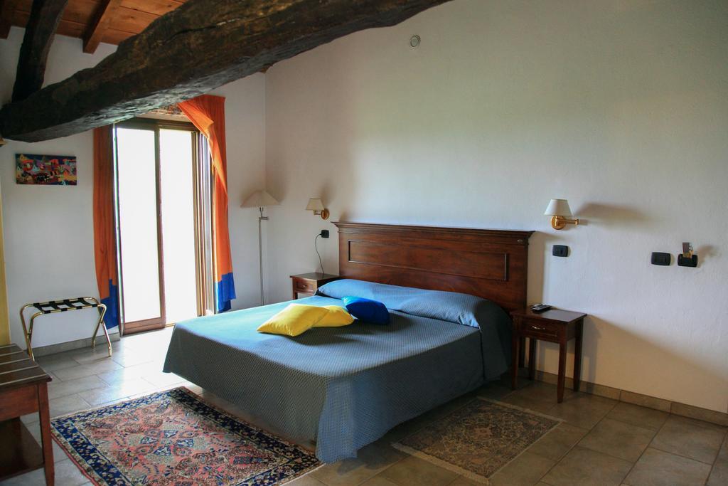 Locate di Triulzi Alloggio Agrituristico Cascina Tappa المظهر الخارجي الصورة