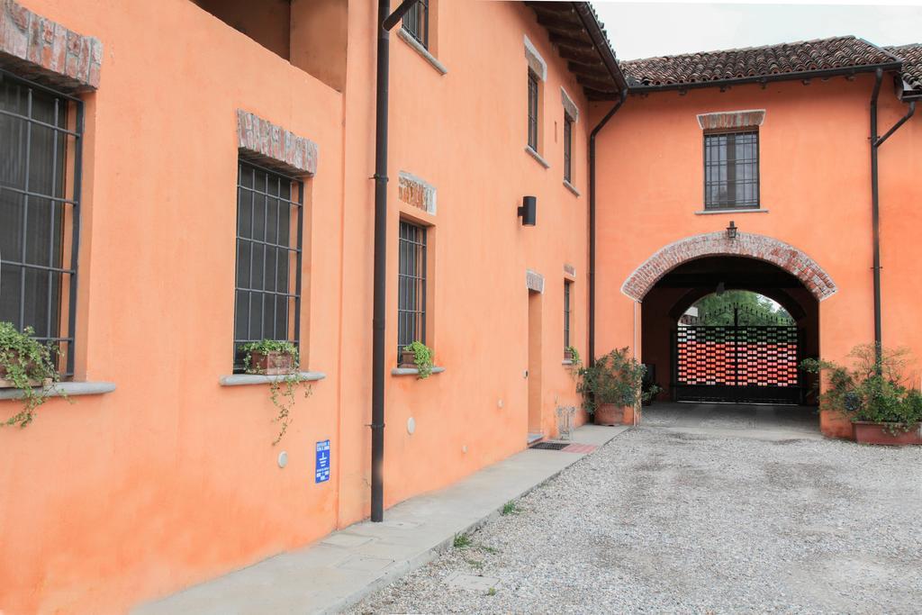 Locate di Triulzi Alloggio Agrituristico Cascina Tappa المظهر الخارجي الصورة
