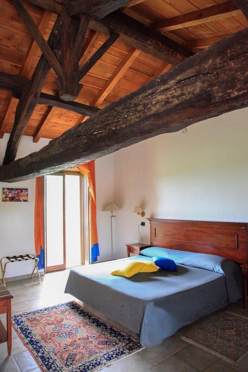 Locate di Triulzi Alloggio Agrituristico Cascina Tappa المظهر الخارجي الصورة